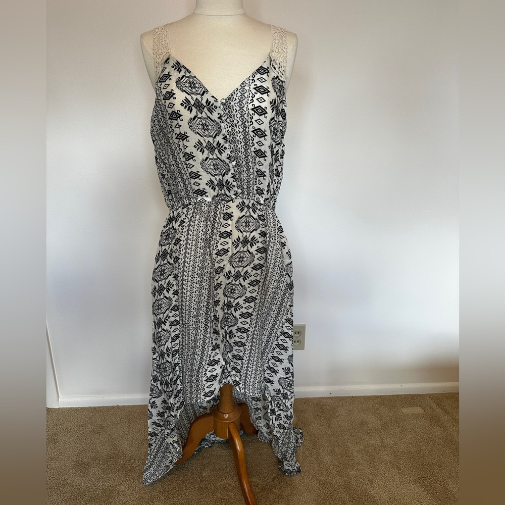 Love Tree Black & White Printed High-Low Maxi Dress